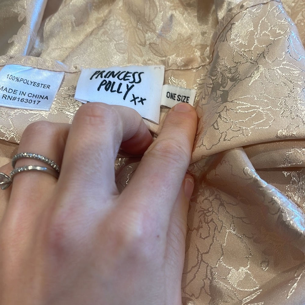 Princess Polly silk wrap adjustable to head scarf, top or bingo wrap! One size‎ - Picture 3 of 6